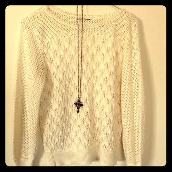 ❌SOLD😎 SWEATER&NECKLACE BUNDLE