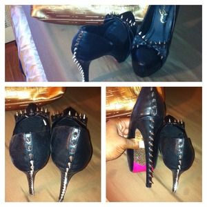 Black leather Spike shoes
