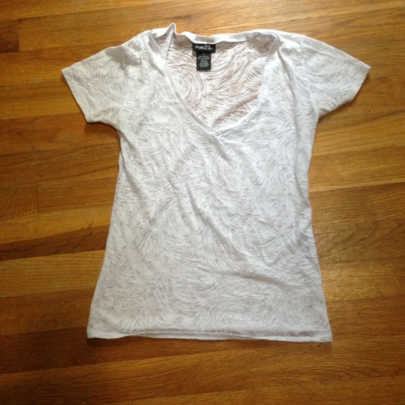 White sheer swirl patterned v-neck shirt - Picture 1 of 3