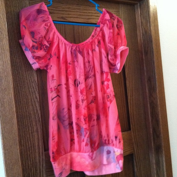 💢PRICE DROP💢Beautiful, floral pink summer shirt! - Picture 1 of 3