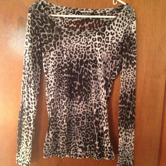 💢SOLD💢express long sleeve cheetah print shirt.