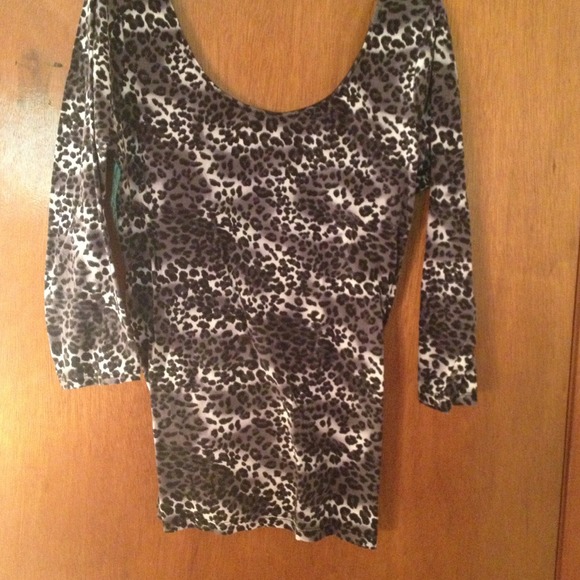 💢SOLD💢3 quarter sleeve shirt. cheetah print