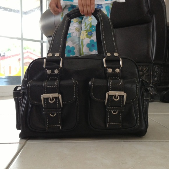 Authentic Michael Michael Kors blk sachtel purse.