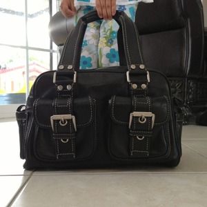 Authentic Michael Michael Kors blk sachtel purse.