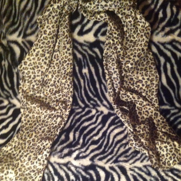 Leopard print scarf new! - Picture 3 of 4