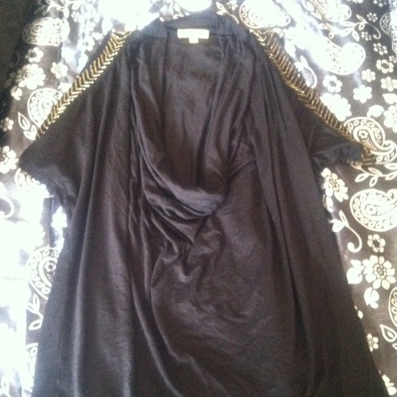 Black blouse with cow neck
