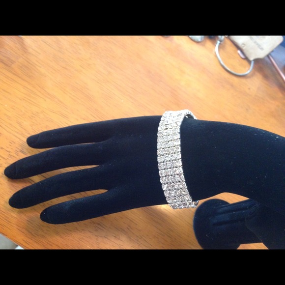 Crystal elastic bangle