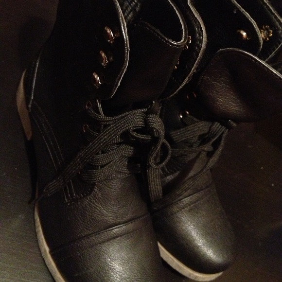 ❌SOLD❌🌺Black leather lace up boot🌺NWOT