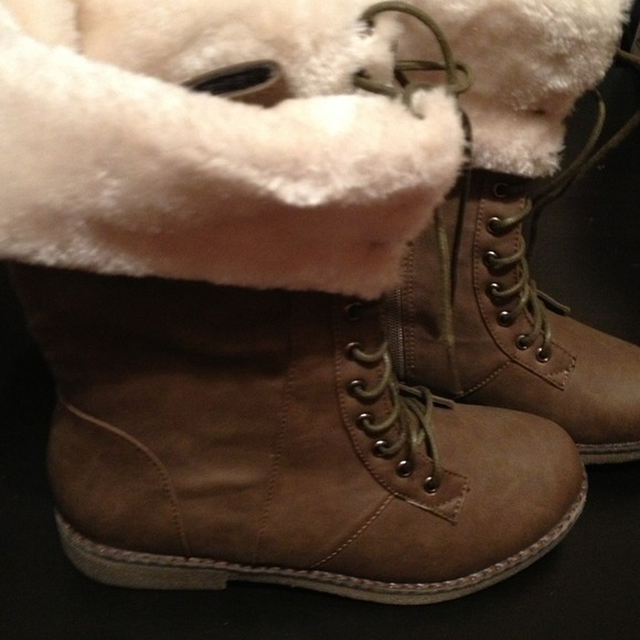 ❌SOLD❌🌺Khaki lace up boot🌺