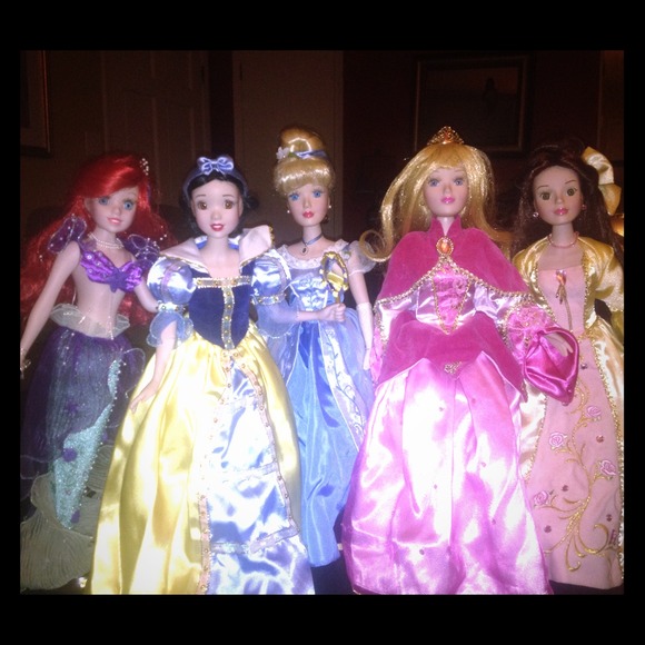 ON HOLD 17" porcelain Disney princess 'Cinderella'