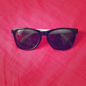 Black & white Vans sunglasses NWOT