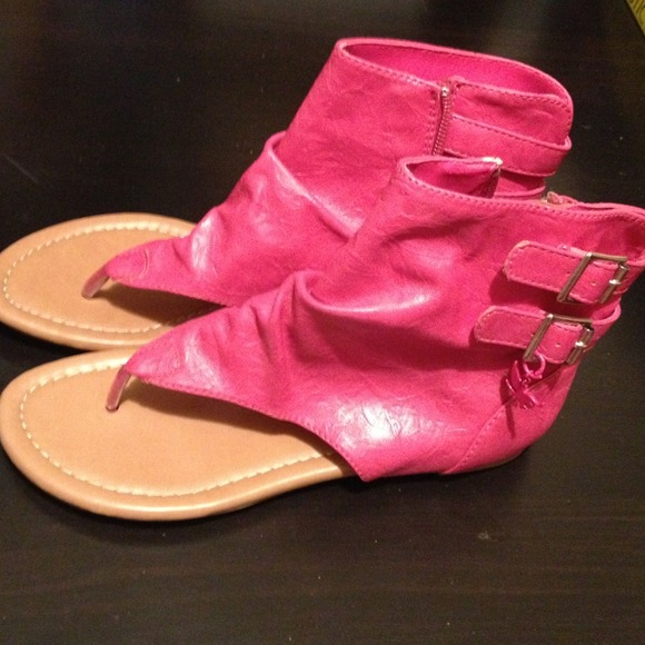 ❌SOLD❌🌺Leather flat scandal🌺NWOT