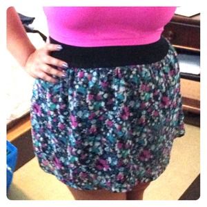 ⚠HOLD for Alanna⚠ Skirt & Pink HiLo knitted Cardi