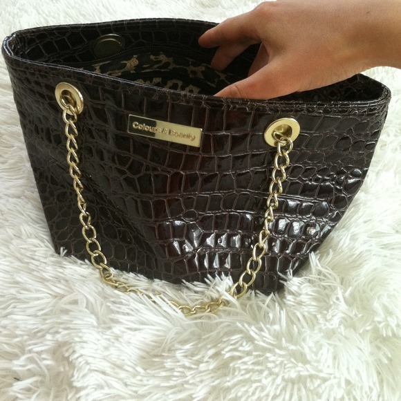 💢SOLD💢Brown (faux) alligator print purse - Picture 3 of 3