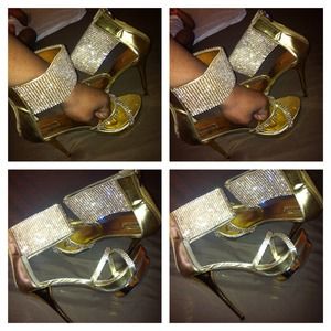 Gold and diamond stone sexy pumps