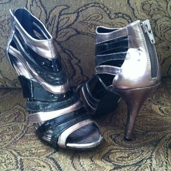*REDUCED*  Steve Madden Heels