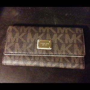 Bundle wallet and jewelry holder!