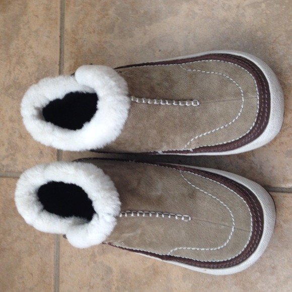 Merrell Shoes - Price reduced! Comfortable and warm short bootie!