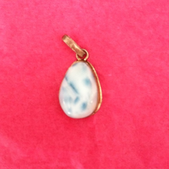 🌀Sold in Bundle🌀💦Beautiful sky blue pendant