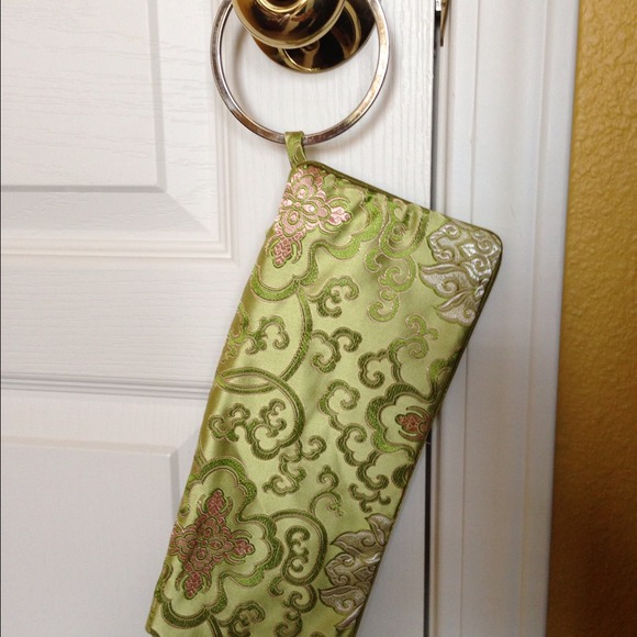 Green/Pink/White Satin Wristlet Clutch - Picture 1 of 4