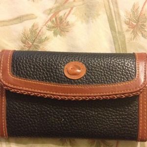 💢💥RESERVED💢💥 Dooney and Bourke Women's wallett