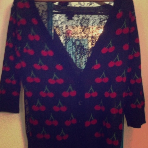 ❌SOLD❌Torrid Cherry Cardigan 2X