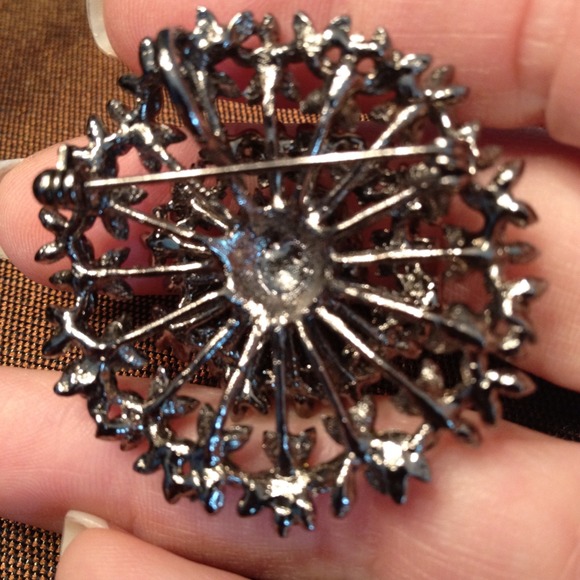 ❌BUNDLED❌ for Peggy Multicolor Rhinestone Pin - Picture 2 of 4