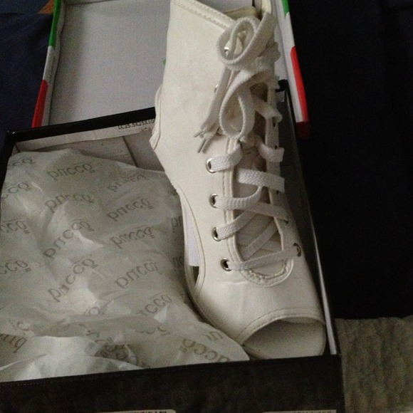 White Bucco Lace Front with Peep-Toe