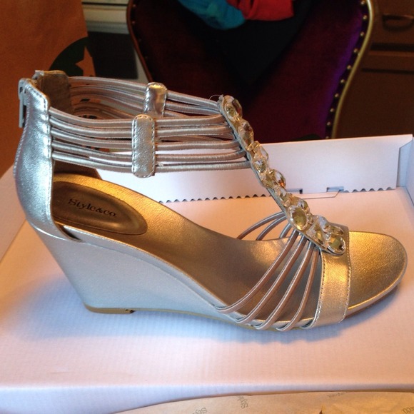 ❌HOLD❌Style&co silver sandals