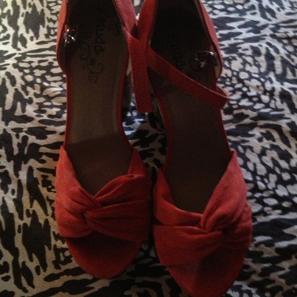 Coral Suede shoes👠👠👠 mudd!!!