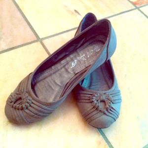 Beautiful gray flats Reduced!! Barely worn !!