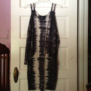 NWOT VS Cold Shoulder Tie Die Dress