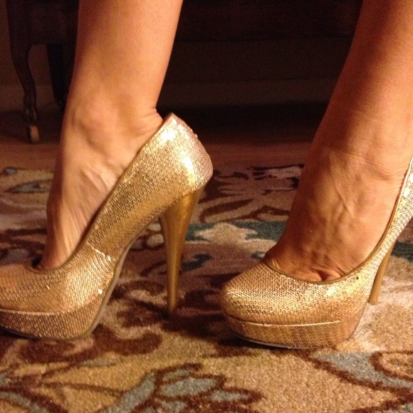 RESERVED!!!!Gold sequin heels
