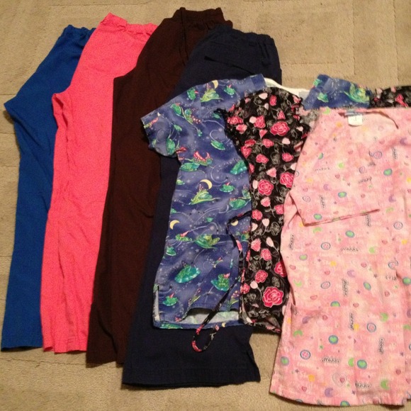 🚫Held🚫Small scrub bundle