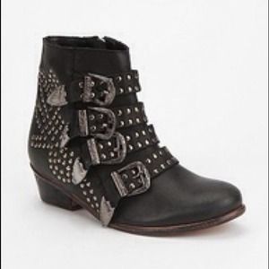 urban outfitters ecote studded boots size 7