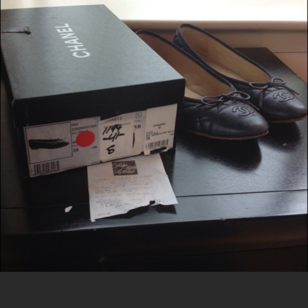 🎉🎊 Host Pick🎉🎊Chanel quilted navy blue flats. - Picture 4 of 4