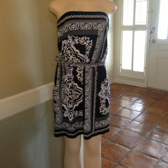 💥SOLD💥 White House Black Market Strapless Dress