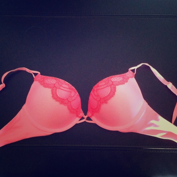 SOLD! Victorias secret bombshell bra