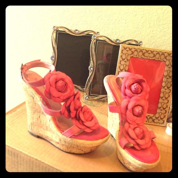 🌺Fuschia Pink Flower 4" Wedges🌺