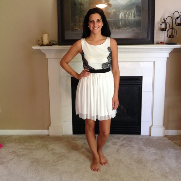 🚫SOLD🚫Beautiful white and black dress