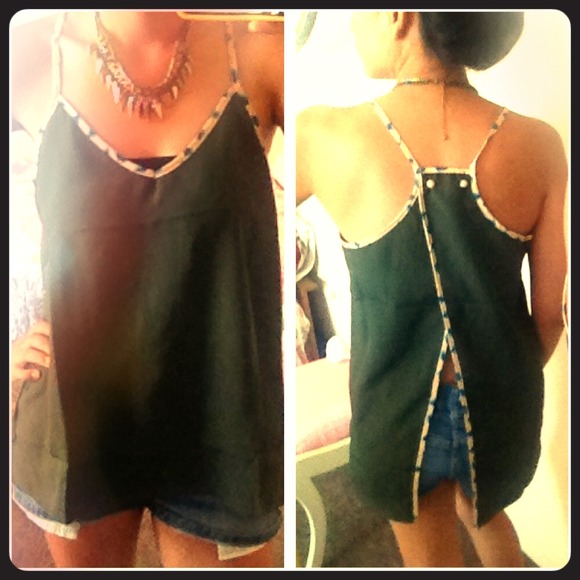 ❌❌SOLD in bundle! 🍏🌸Olive green top!🌸🍏