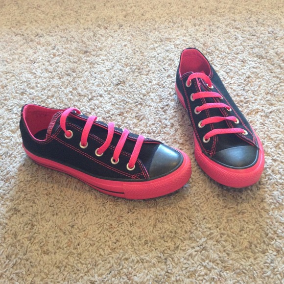 Converse💟Brand New💟Hot Pink + Black