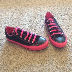 Converse💟Brand New💟Hot Pink + Black