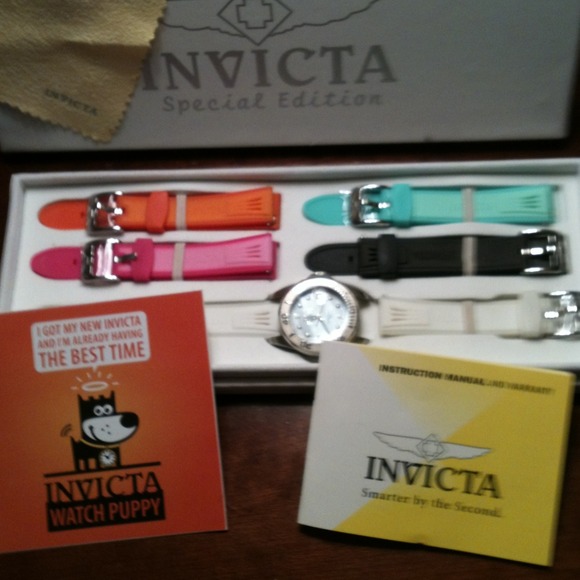 TRADED @ynar INVICTA 5 Strap Watch Set