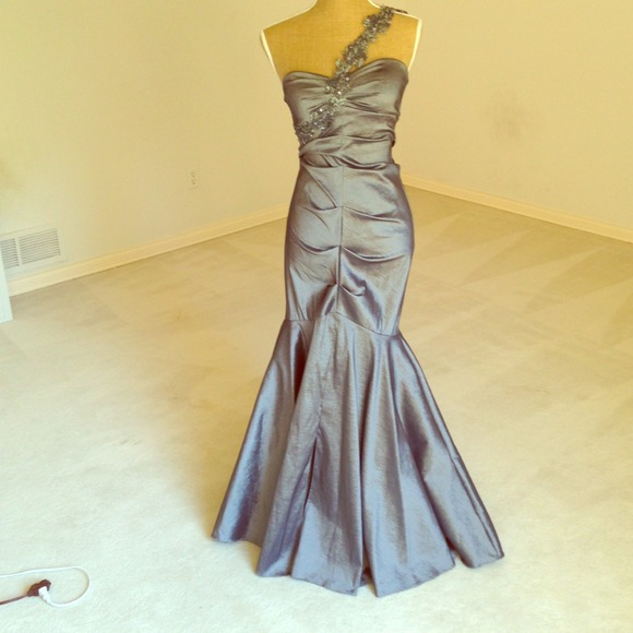Silver Formal Homecoming/Prom Dress - Picture 1 of 4