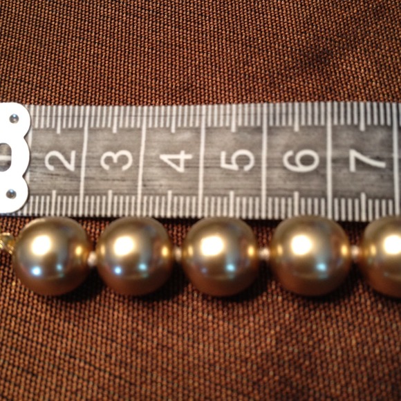 ❌SOLD❌in bundle - Gold Bead Choker - Picture 2 of 3