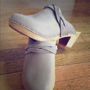 Almost New Cape Clogs