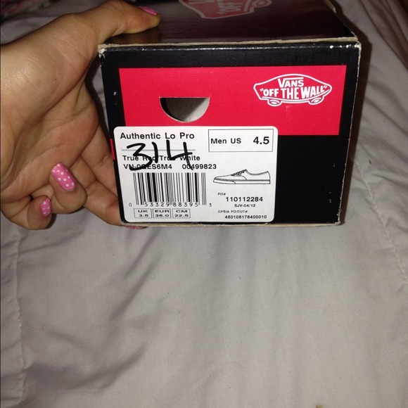 Got my Vans on but they look like sneakers 😵😶 - Picture 2 of 2