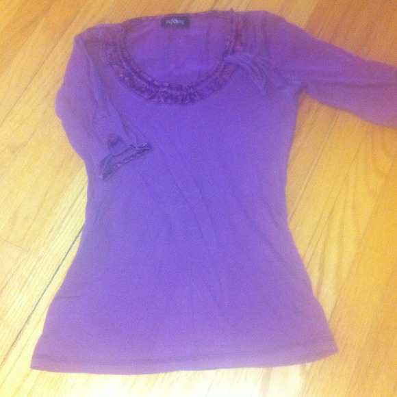 ❌Traded❌✨Free with purchase✨Plum scoop neck