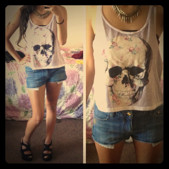 ❌❌❌SOLD on eBay!!❌❌❌🌸💀Skull Crop Tank!💀🌸